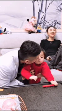 面包车|搞笑GIF：你家的这是羊？看着很厉害啊！可以跳这么高！