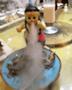 厚道|搞笑GIF: 大爷划缸过河, 结果…原谅大王不厚道的笑了!