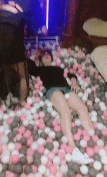 海草|GIF趣图: 发现一颗美丽的海草有人要没, 没有的话, 我就抱走了啊