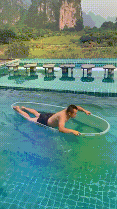 尴尬|搞笑GIF趣图:美女，跨栏既尴尬又危险，你还是走人行道吧！