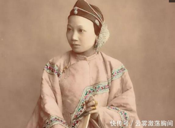 清朝末年女性老照片漂亮端庄的千金小姐眉目如画的妇女