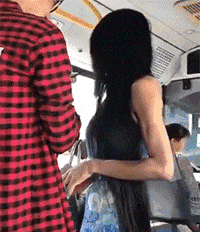 一刹那|搞笑GIF:当她回头的那一刹那我差点吐出来了