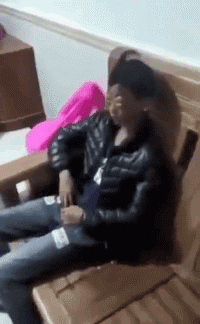 搞笑|搞笑GIF：同事，让我给他跳个舞