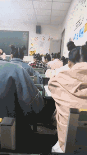 哪吒|搞笑趣图：合影可以接受，要动手就不能忍了。