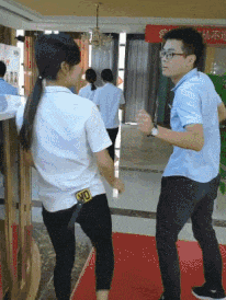 屎壳郎|搞笑GIF:屎壳郎:现在世界太干净了,想要弄这样一个球太难了