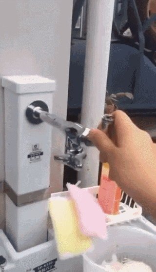 大妈|搞笑GIF：我不信你们是来拍照的