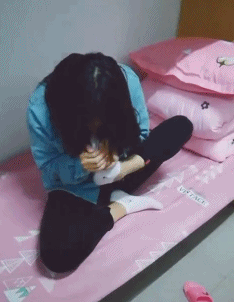 妹子|搞笑GIF趣图:这妹子才是真正的老司机!一般人骑不了这个车子。