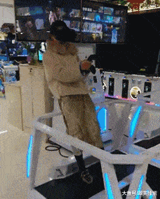 伴娘|搞笑GIF动图：哥们娶了个伴娘，天天听话的很