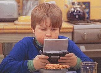 赛车|搞笑GIF趣图:大哥，转个弯就掉下去了，你可是赛车手啊！