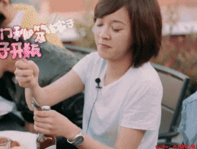 姑娘|搞笑GIF：你这样做确定不会被打吗？