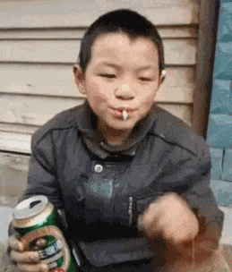 粗鲁|GIF趣图: 姑娘都快喘不上气了, 你们也太粗鲁了!