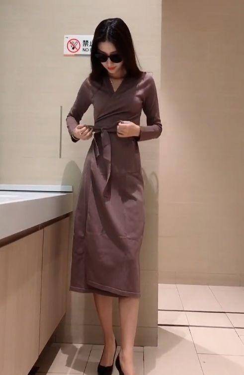 禅师|搞笑段子：傻闺女儿，这么大冷的天，你倒是热热再吃哇