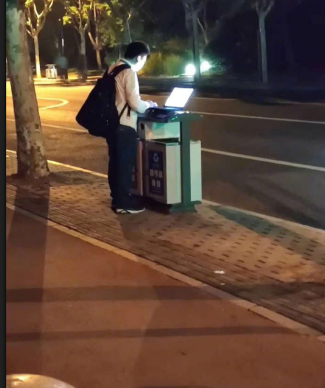 段子|搞笑gif：自从用了这个密码，再也不用担心老婆拿我手机了！