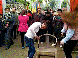 哥们|搞笑GIF：哥们，你能好好做个酒精检测吗？