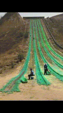 滑冰|搞笑GIF:看看我们大东北,滑冰这玩意根本就不用学的