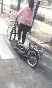 美女|搞笑GIF趣图：美女你顶着两个这么大的压力还能跳过去，我服了