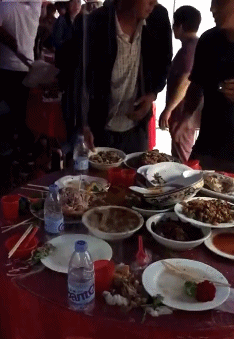 喷壶|搞笑趣图:今天去理发,看到理发师的动作我心里有种奇怪的感觉