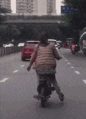 卤肉|大姐：只要我扑腾得够快，寂寞就追不上我。