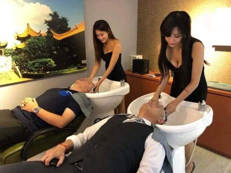 沙雕|前方拥堵预计通行时间三分钟。司机气得冲导航吼：特么的你来开