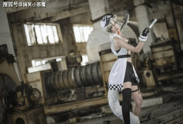 姑娘|搞笑GIF趣图：村里的大妈没事干了吗？