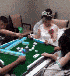 小美|搞笑图片幽默段子笑话：哥们，你的脚上下差距太大了吧，黑白分明