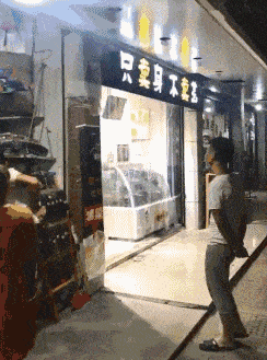 媳妇|"搞笑GIF:用红酒泡脚?这是家里有矿啊"