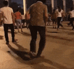 媳妇|"搞笑GIF:用红酒泡脚?这是家里有矿啊"