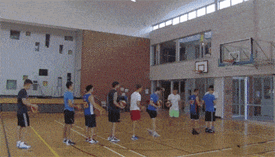 媳妇|"搞笑GIF:用红酒泡脚?这是家里有矿啊"