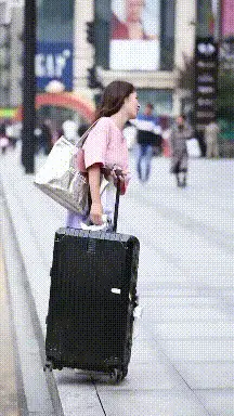 媳妇|"搞笑GIF:用红酒泡脚?这是家里有矿啊"