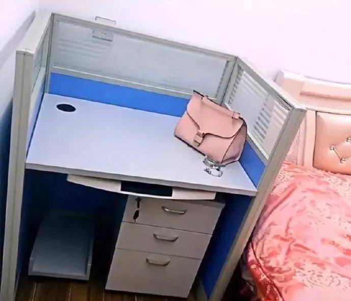 沙雕|岛国动作片老师在网上发照片秀身材，结果被沙雕粉丝们玩坏了...