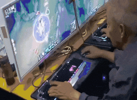 里来|搞笑gif-这么多人,厉害了啊!这人都是那里来的!