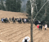 里来|搞笑gif-这么多人,厉害了啊!这人都是那里来的!