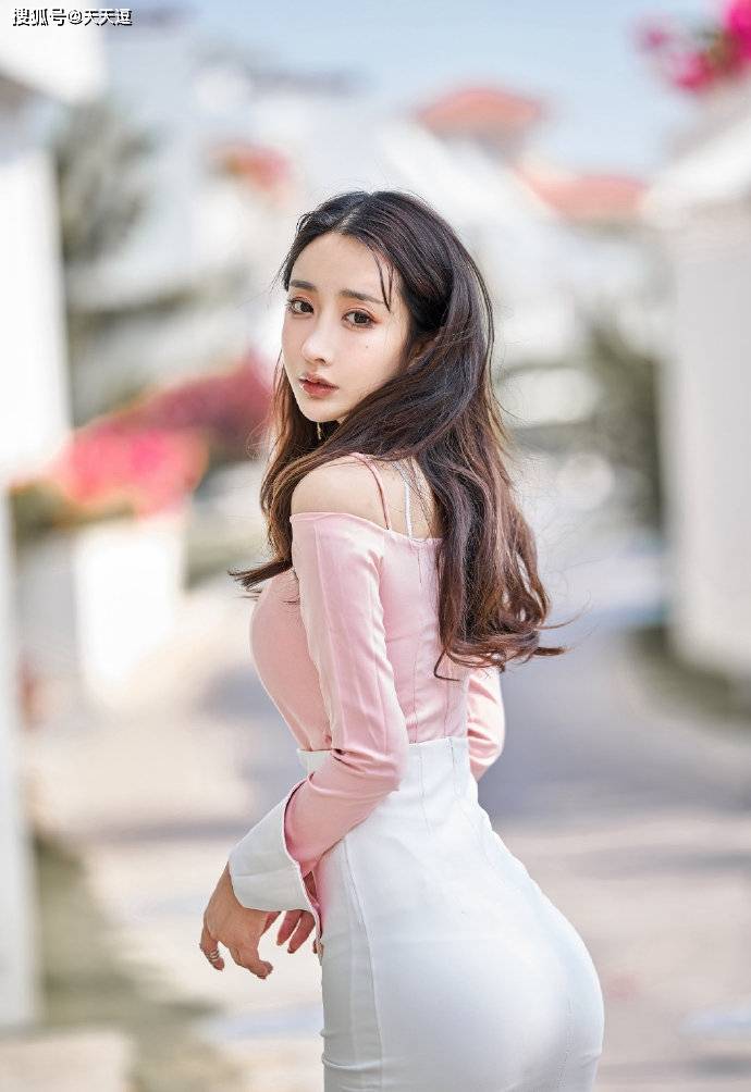 总监|搞笑GIF趣图：你知道开会要宣布的升经理的是谁吗？