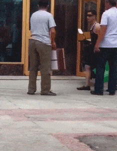 总监|搞笑GIF趣图：你知道开会要宣布的升经理的是谁吗？