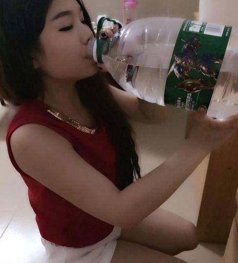 俄罗斯|搞笑GIF:只会扭腰,姑娘需要我教教你吗