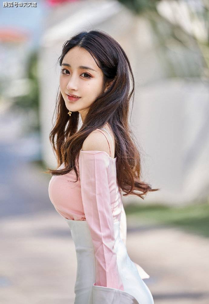 总监|搞笑GIF趣图：你知道开会要宣布的升经理的是谁吗？