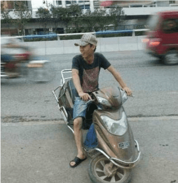 女朋友|搞笑GIF趣图：妹子，快回来，你的包好像忘拿了