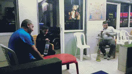 肩上|妹子,你俩这是在比谁腿长吗?别比了,都挺长的,哈哈