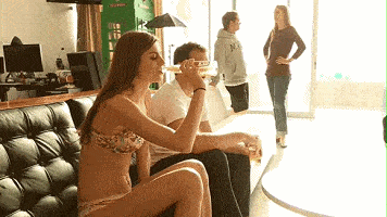 女友|搞笑GIF:能在湖面上跑那么远也是神人