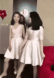 女友|搞笑GIF:能在湖面上跑那么远也是神人