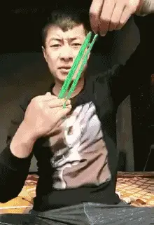 女友|搞笑GIF:能在湖面上跑那么远也是神人