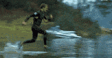 女友|搞笑GIF:能在湖面上跑那么远也是神人