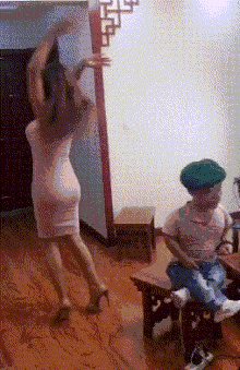 小姨子|莫名其妙想唱首歌《突然的自我》!