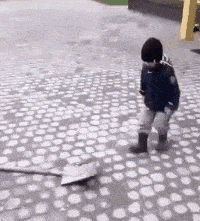 老公|搞笑GIF趣图:美女,同样是吃饭,在家与在外面差距咋这么大呢!