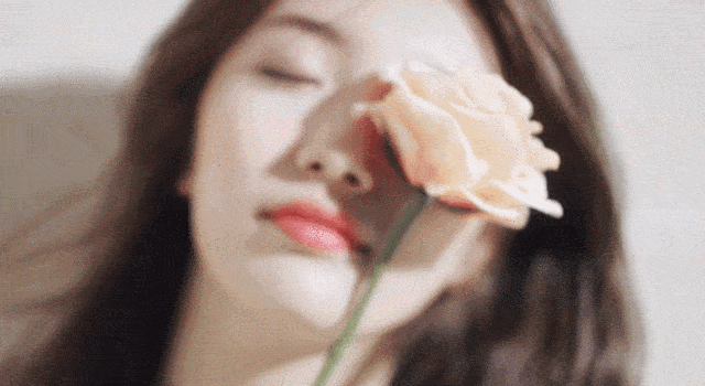 老公|搞笑GIF趣图:美女,同样是吃饭,在家与在外面差距咋这么大呢!