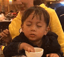 哥们|艺高人胆大,隔着墙大羽毛球,也真亏这哥们能想的出来