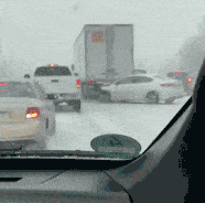 妹子|下雪后开车要注意后方追尾