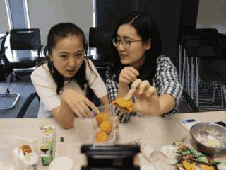 卫星|从家里床上睡觉的位置就知道家庭地位的悬殊了!