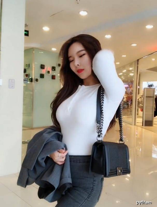 老爸|搞笑GIF趣图:妹子表示,睡觉前摇一摇,睡觉才会香