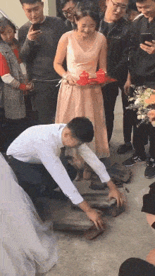 老婆|爆笑GIF：请收下我的膝盖，以后有你受的